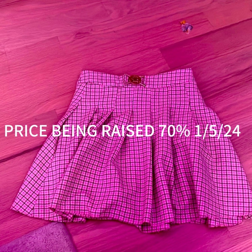pink pleaded skirt